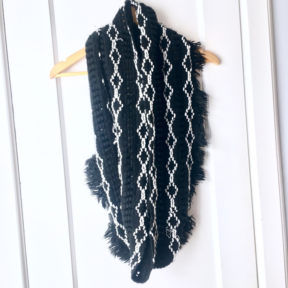 Black and white cozy circle scarf